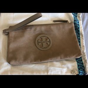 Tory Burch Charlie clutch